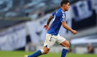 James Rodríguez en su estreno con el Everton.
