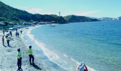 Autoridades alistando los procolos.