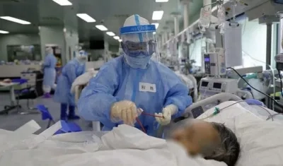  Se cree que estos anticuerpos, transfundidos a pacientes infectados, inducen un efecto antiviral.