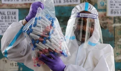 Siguen países haciendo pruebas de Covid-19.