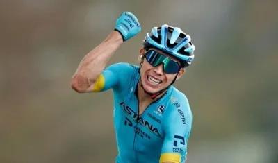 Miguel Ángel López celebra tras la victoria. 