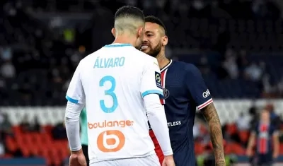 Neymar se insulta con Álvaro González. 