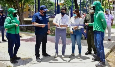 El Alcalde Jaime Pumarejo y el Gerente de la ADI Alberto Salah, cortando la cinta.