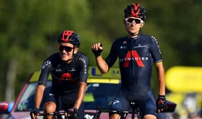 Michal Kwiatkowski cruza la meta con Richard Crapaz. 