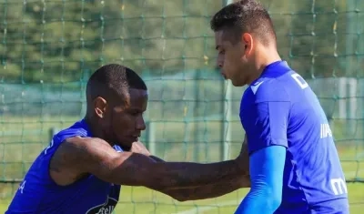 Claudio Beauvue y Lucho García (derecha), quien es nuevo arquero de Deportivo La Coruña.