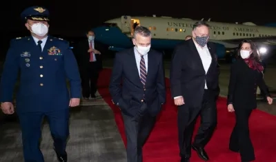 Mike Pompeo aterrizando en Bogotá.