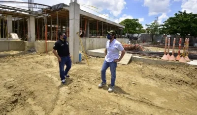 Secretario Humberto Mendoza y Alcalde Jaime Pumarejo.