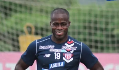 El atacante Carmelo Valencia, en la nómina de convocados.