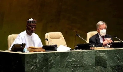 El secretario general de la ONU, António Guterres (derecha).