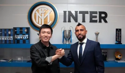 Arturo Vidal tras firmar su contrato con el Inter. 