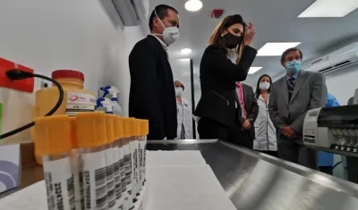Ministra de Transporte habilitó el laboratorio.