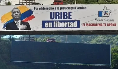 El antes y el después de la valla de Álvaro Uribe.