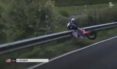 Momento en cae por el barranco hloe Dygert (EEUU) campeona defensora.