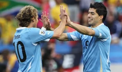 Diego Forlan y Luis Suárez. 