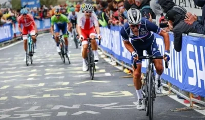 Momento del ataque definitivo de Julian Alaphilippe.