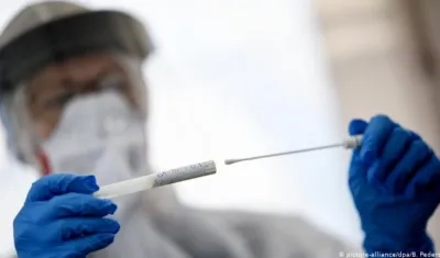 El test de antígenos "identifica mejor a los contagiosos", frente al test de anticuerpos.