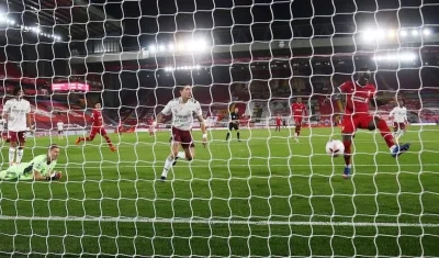 Momento del gol de Sadio Mané.