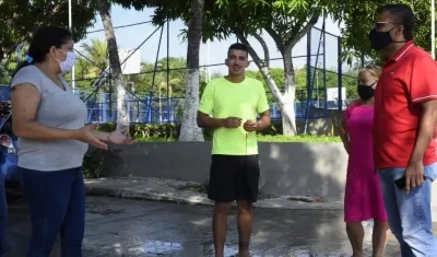 La comunidad advirtió del cobro del transporte de las láminas que llegaron para ayudarlos.