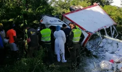 Así quedó el furgón tras el accidente. 