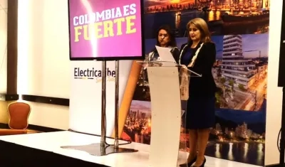 Ángela Patricia Rojas anunciando al nuevo operador del cual ha estado fungiendo como Gerente.