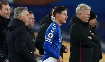 Momento del ingreso de James Rodríguez al partido. 