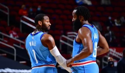 El base John Wall y el escolta James Harden.