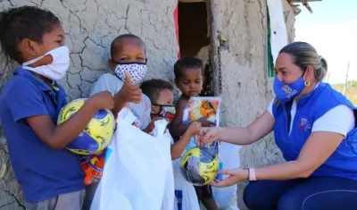 Kits para los niños del Atlántico.
