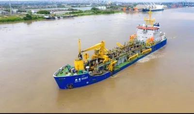La fracasada draga china en el puerto de Barranquilla.