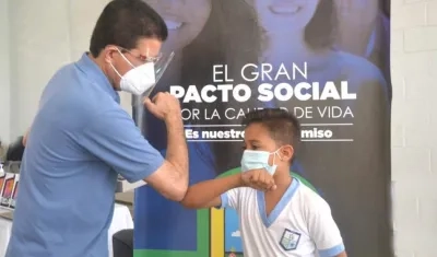 El Alcalde Rodolfo Ucrós en una jornada con estudiantes soledeños.