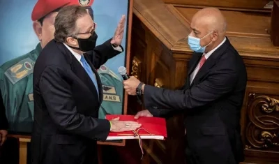 El presidente de la Asamblea Nacional Jorge Rodríguez (derecha).