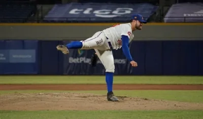 Julio Vivas, lanzador ganador. 