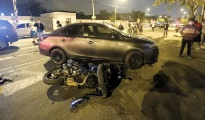 Accidente con el vehículo de Raziel García y una motocicleta. 