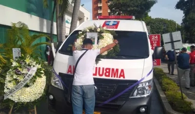Sepelio de paramédico muerto por Covid-19.