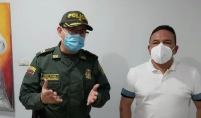 Coronel Oleskyenio Flórez y el Alcalde de Puerto Wilman Vargas.