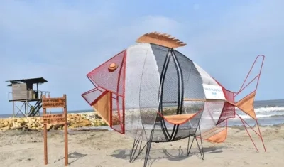 Esta es una caneca traga plástico de 3.5 metros.