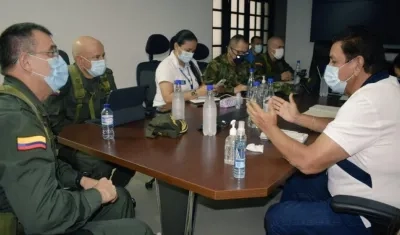 El director de la Policía, mayor general Jorge Luis Vargas, se reunió con el Gobernador de Caquetá, Arnulfo Gasca.