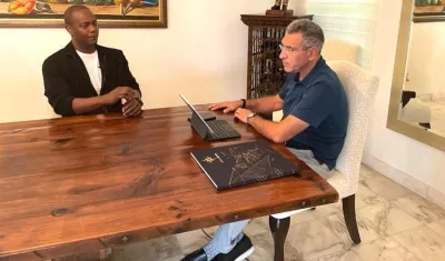 Édgar Rentería durante la entrevista con el periodista Jorge Cura.