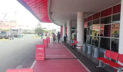 Makro está implementando innovadoras alternativas de compra que garantizan bioseguridad a compradores y empleados.