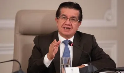Fernando Ruíz, Ministro de Salud.
