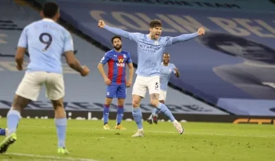 John Stones celebrando uno de los goles.
