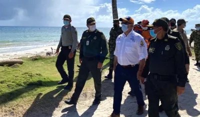 El Presidente Iván Duque recorriendo la isla de Providencia.