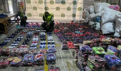 Calzado aprehendido en el Centro de Barranquilla.