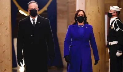 La Vicepresidenta Kamala Harris con su esposo Douglas Emhoff.