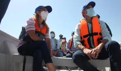 La Gobernadora en el recorrido con MinAmbiente por el Guájaro.