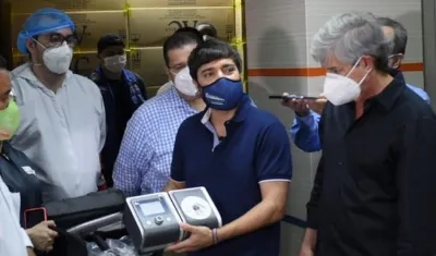 El Alcalde Jaime Pumarejo con el Embajador Jaime Amín.