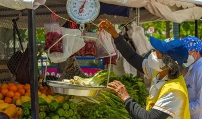 Variada oferta de frutas y verduras en Mercado a tu barrio.