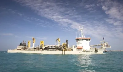 La draga 'Francis Beaufort', sufrió una avería cuando apenas iniciaba el trabajo.