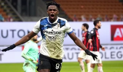 Duván Zapata celebra su gol. 