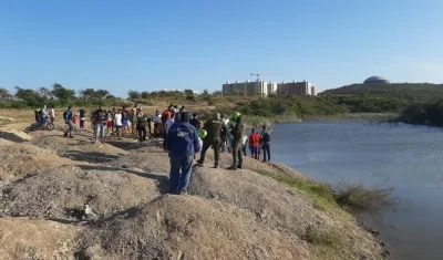 El joven se ahogó en este jagüey, en el barrio Las Granjas. 