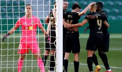 Los jugadores del Barça celebran la anotación. 